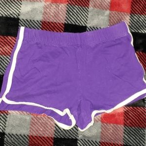 🛍 Children place shorts